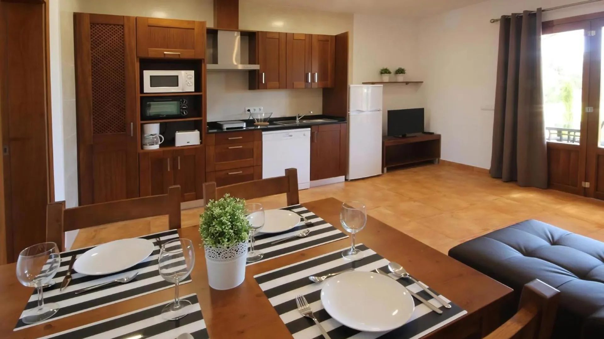 Ferienwohnung In Campos Mit Terrasse Und Garten Испания