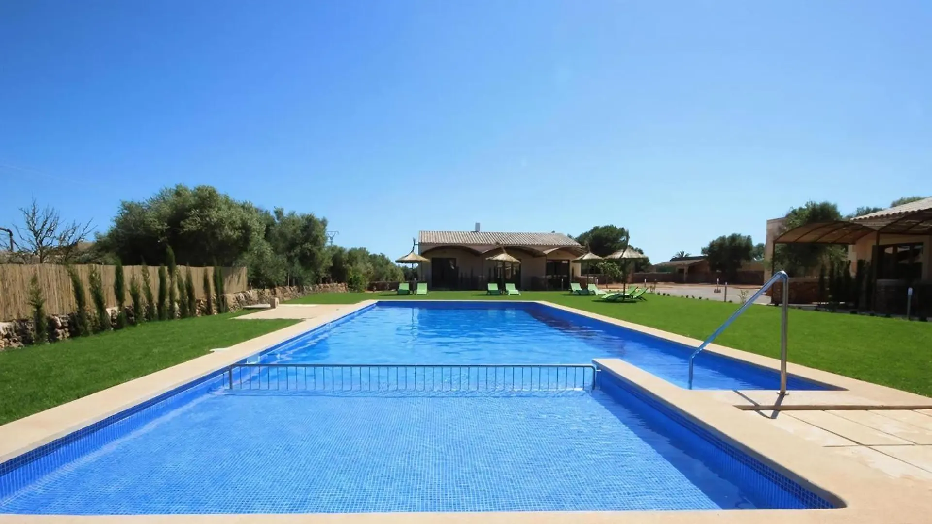 Ferienwohnung In Campos Mit Terrasse Und Garten Spanien